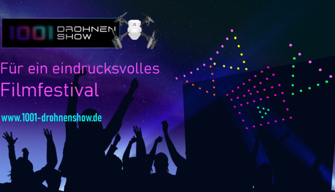 Auf dem Höhepunkt des Filmfestivals erstrahlt der Nachthimmel in einem magischen Lichtspiel. Drohnen schweben elegant durch die Dunkelheit, formen kunstvolle Muster und bringen den Himmel mit synchronisierten Lichteffekten zum Tanzen. Ihre leuchtenden Spuren malen eine Geschichte in die Luft, eine Hommage an die Magie des Kinos. Die Zuschauer sind fasziniert, während die Drohnen in perfekter Harmonie die Atmosphäre des Filmfestivals auf eine neue Dimension erheben – eine Huldigung an die Verbindung von Technologie und filmischer Kunst.